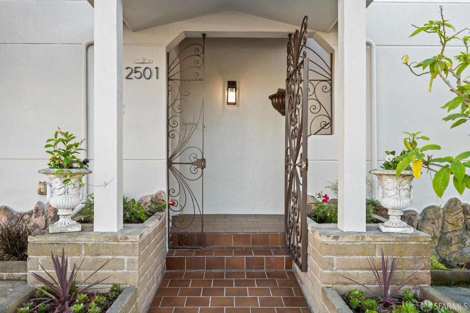 2501 Quintara Street