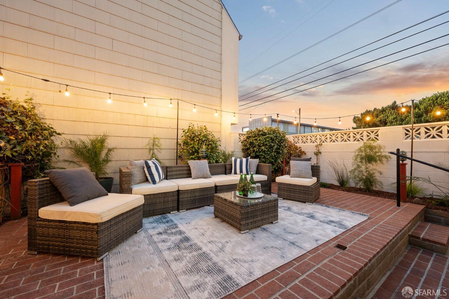 2501 Quintara Street