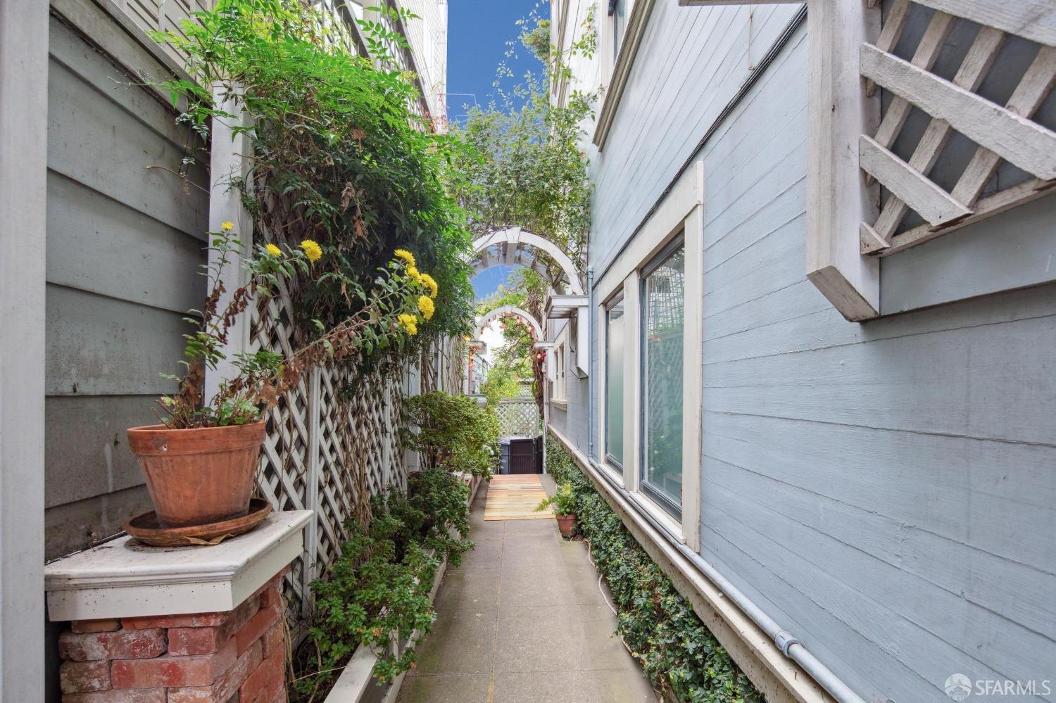 245-247 Diamond Street