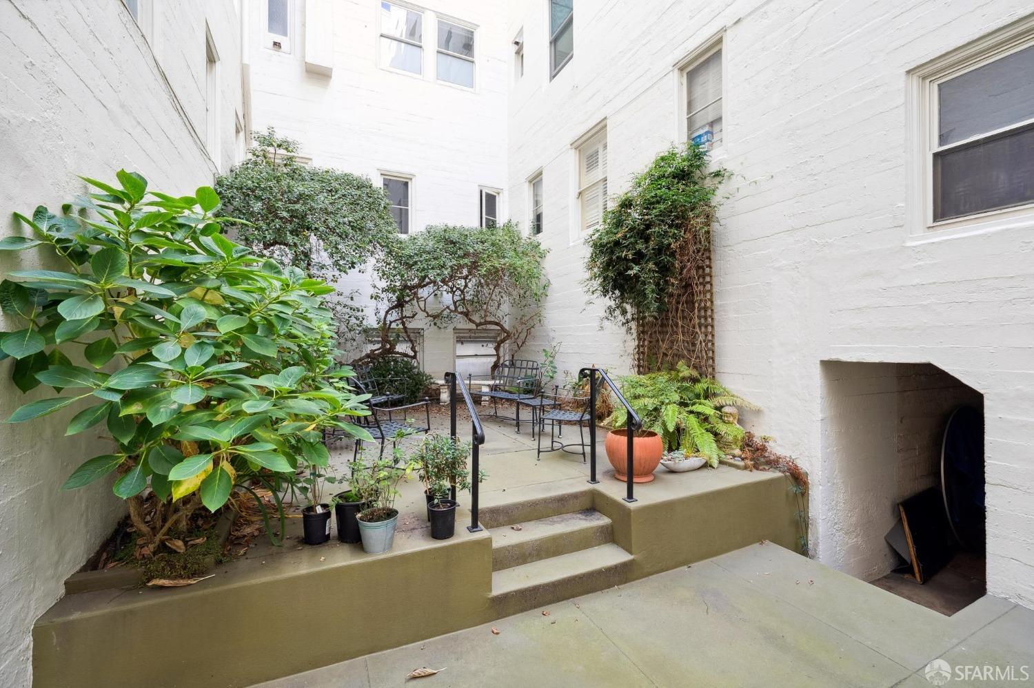 2111 Hyde Street # 403