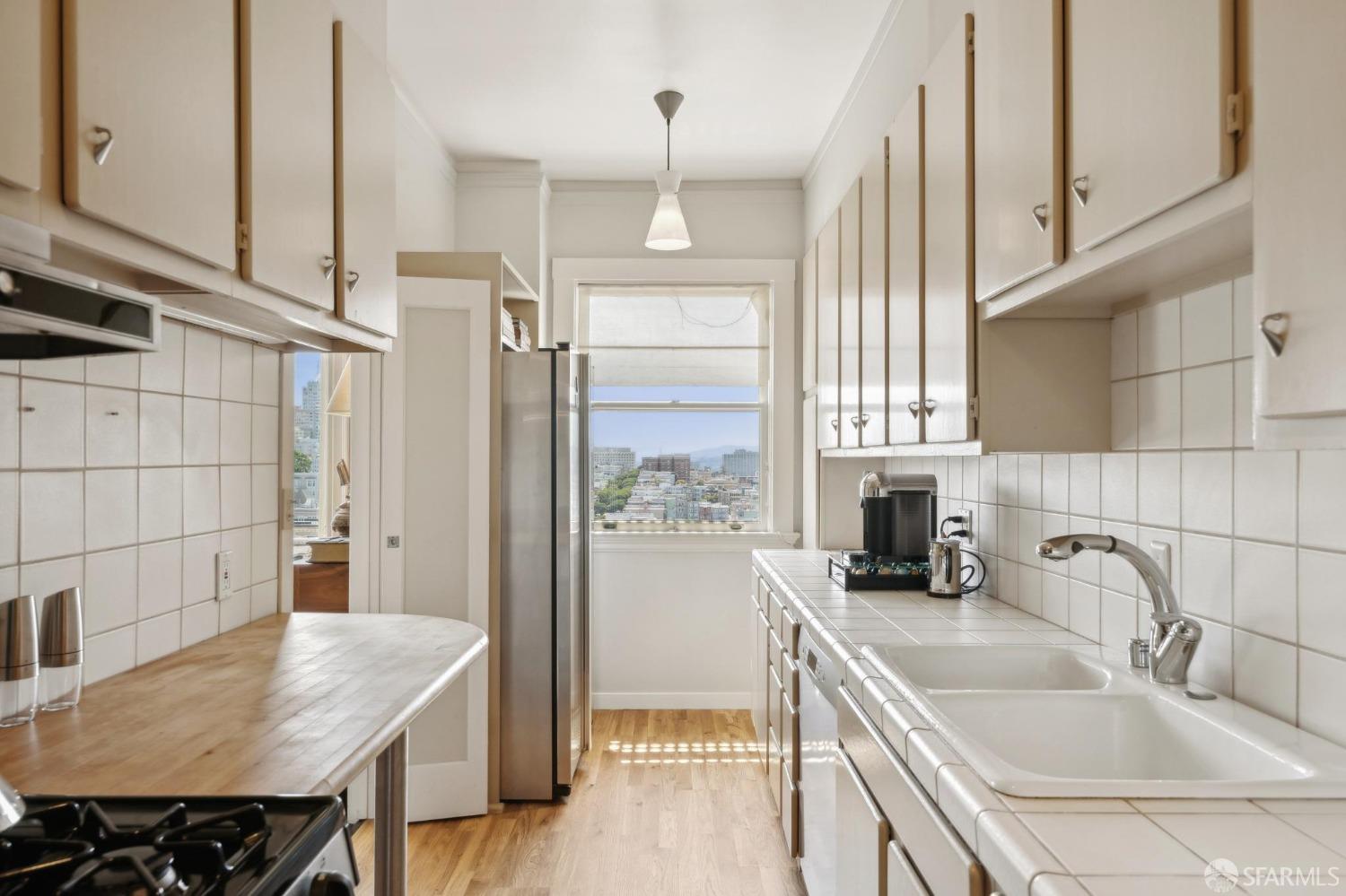 2111 Hyde Street # 403