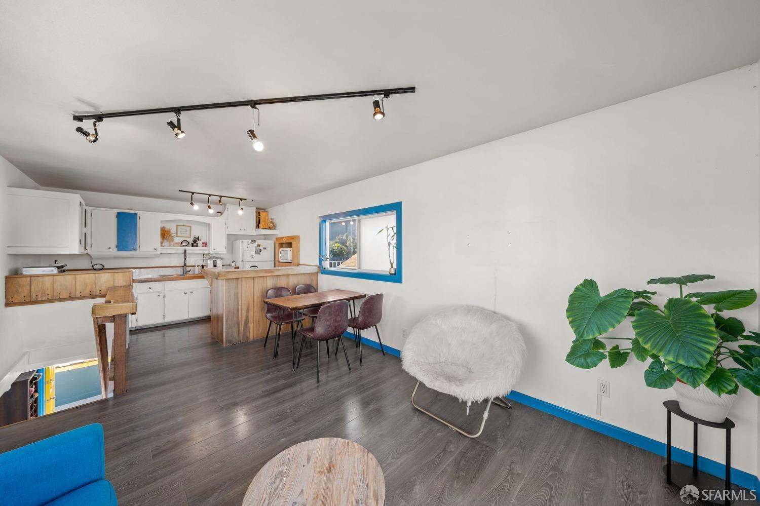 1900 Stenmark Drive # 302 Unit: 3-302