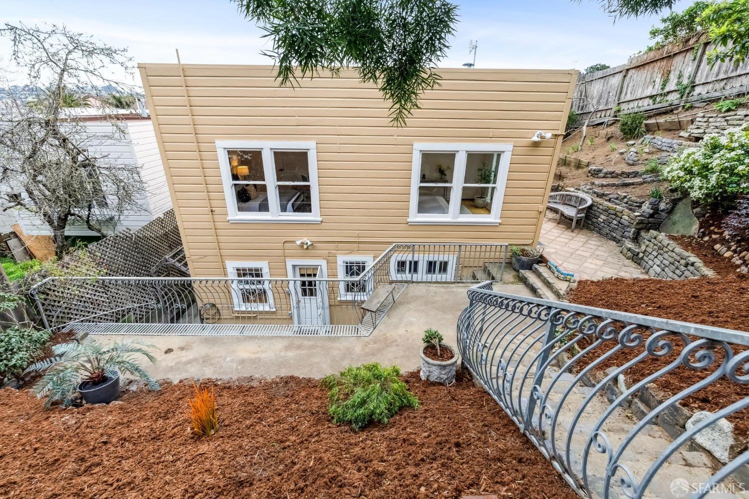1919 Quesada Avenue