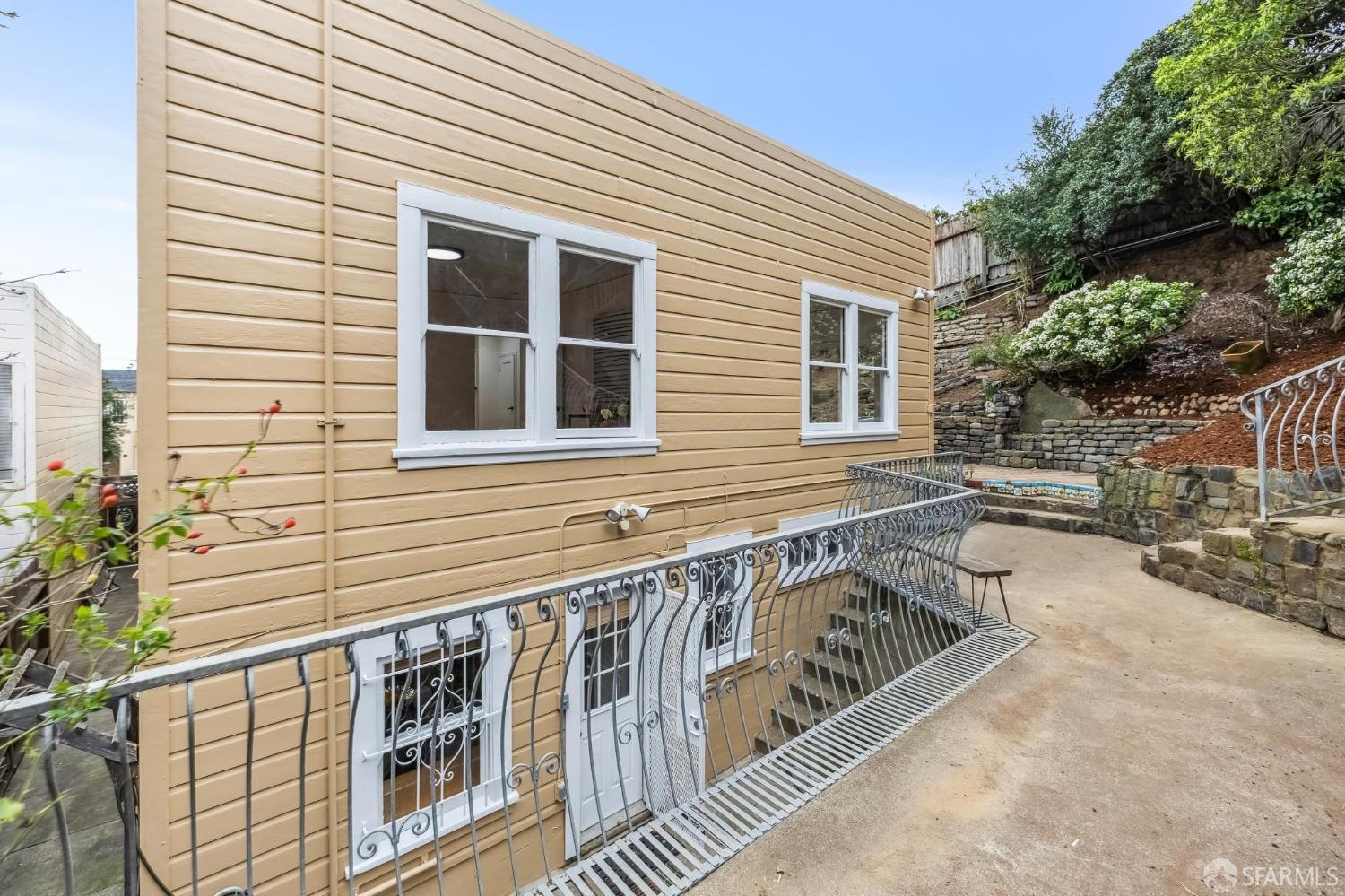 1919 Quesada Avenue