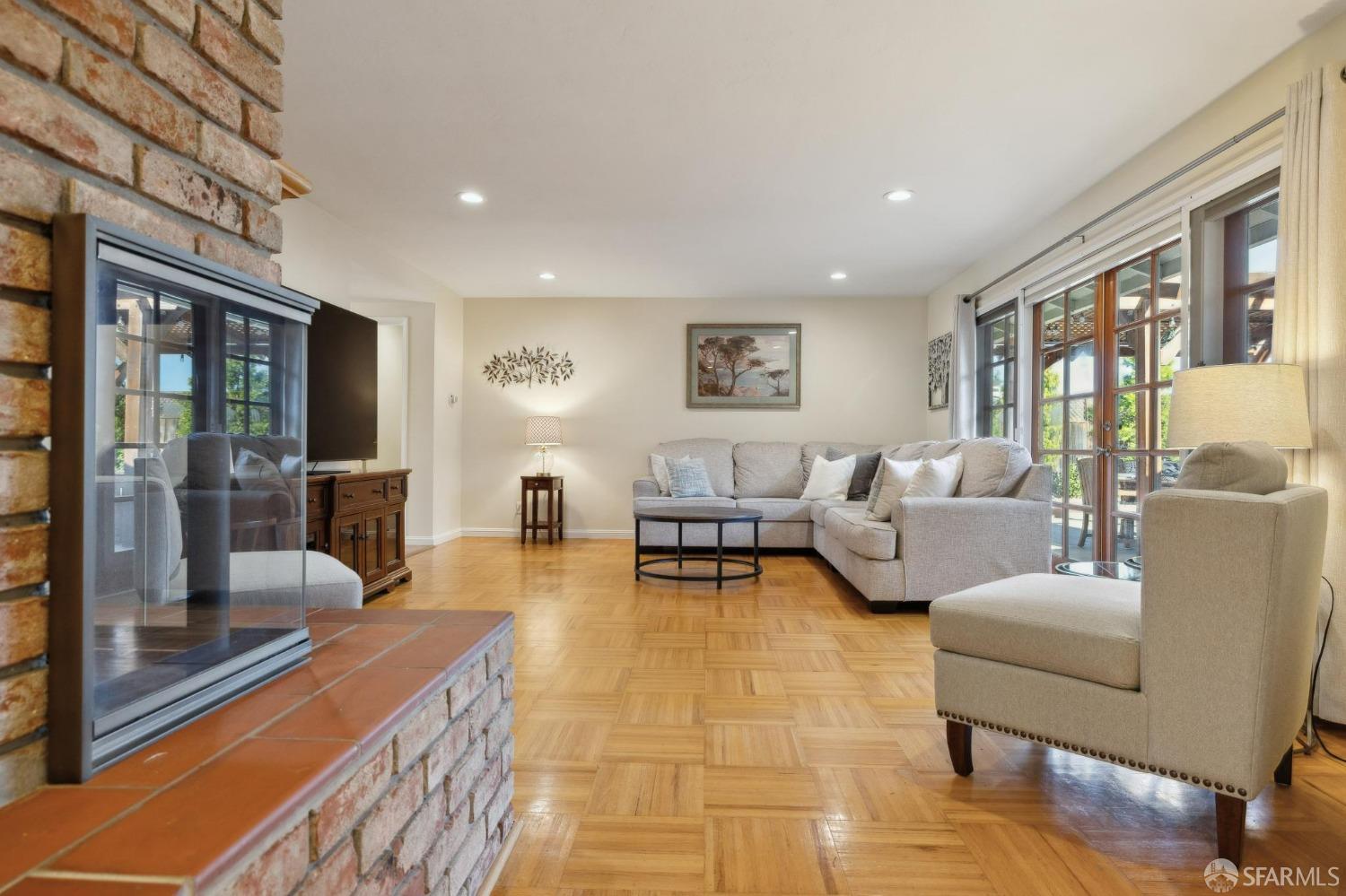 735 Pico Avenue