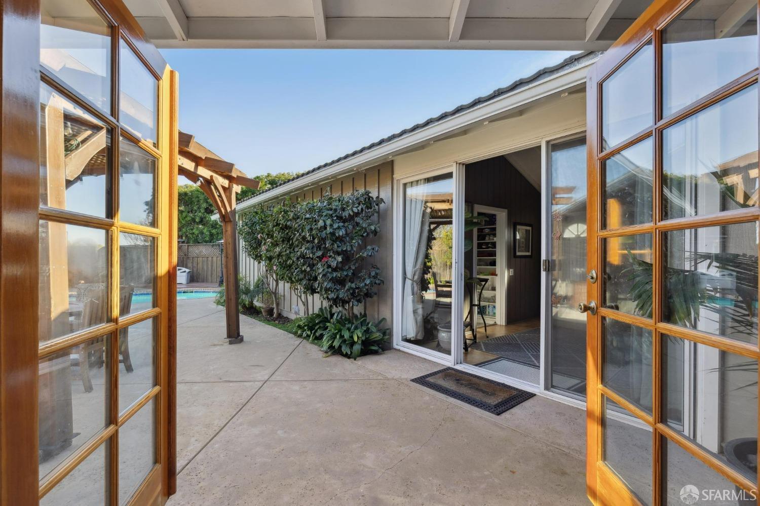735 Pico Avenue