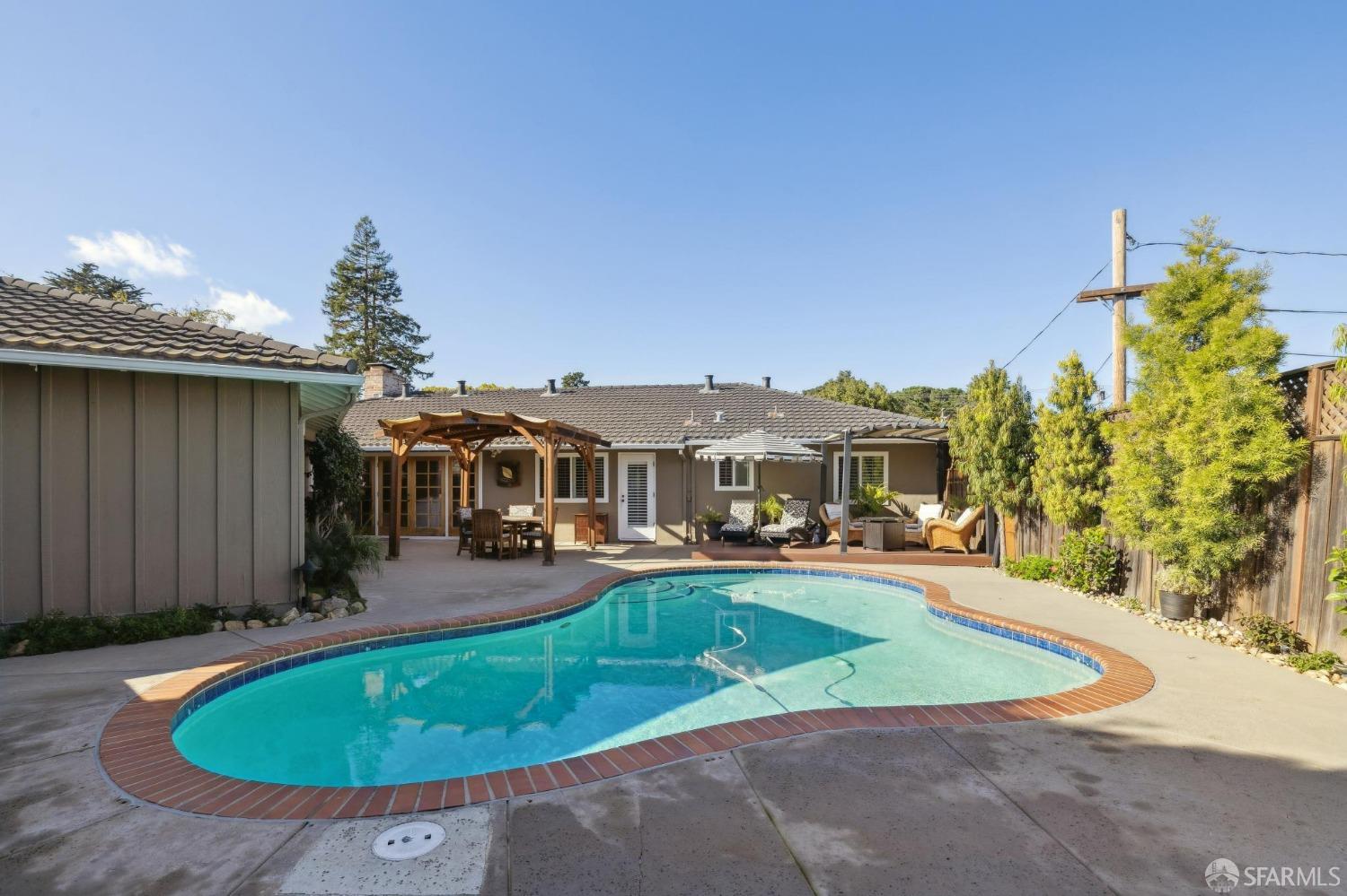 735 Pico Avenue