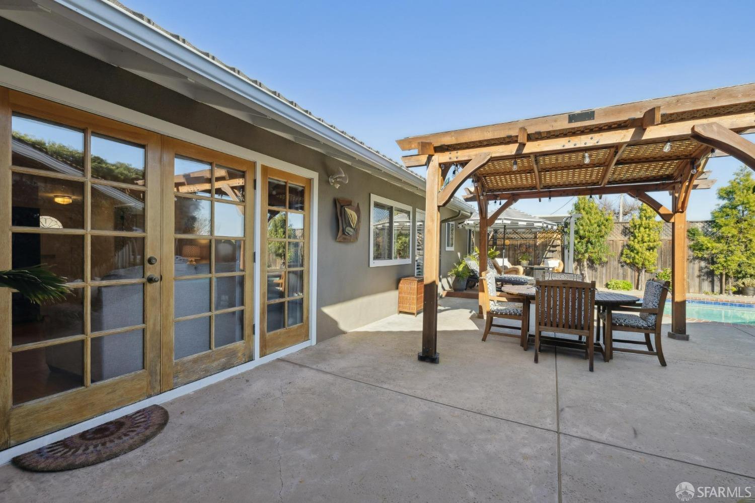 735 Pico Avenue