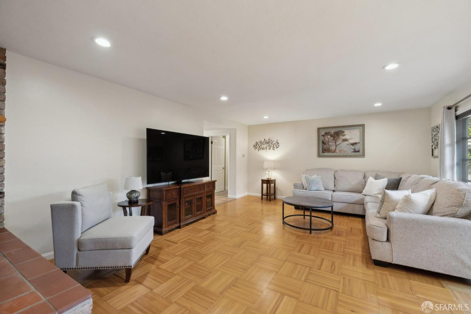 735 Pico Avenue