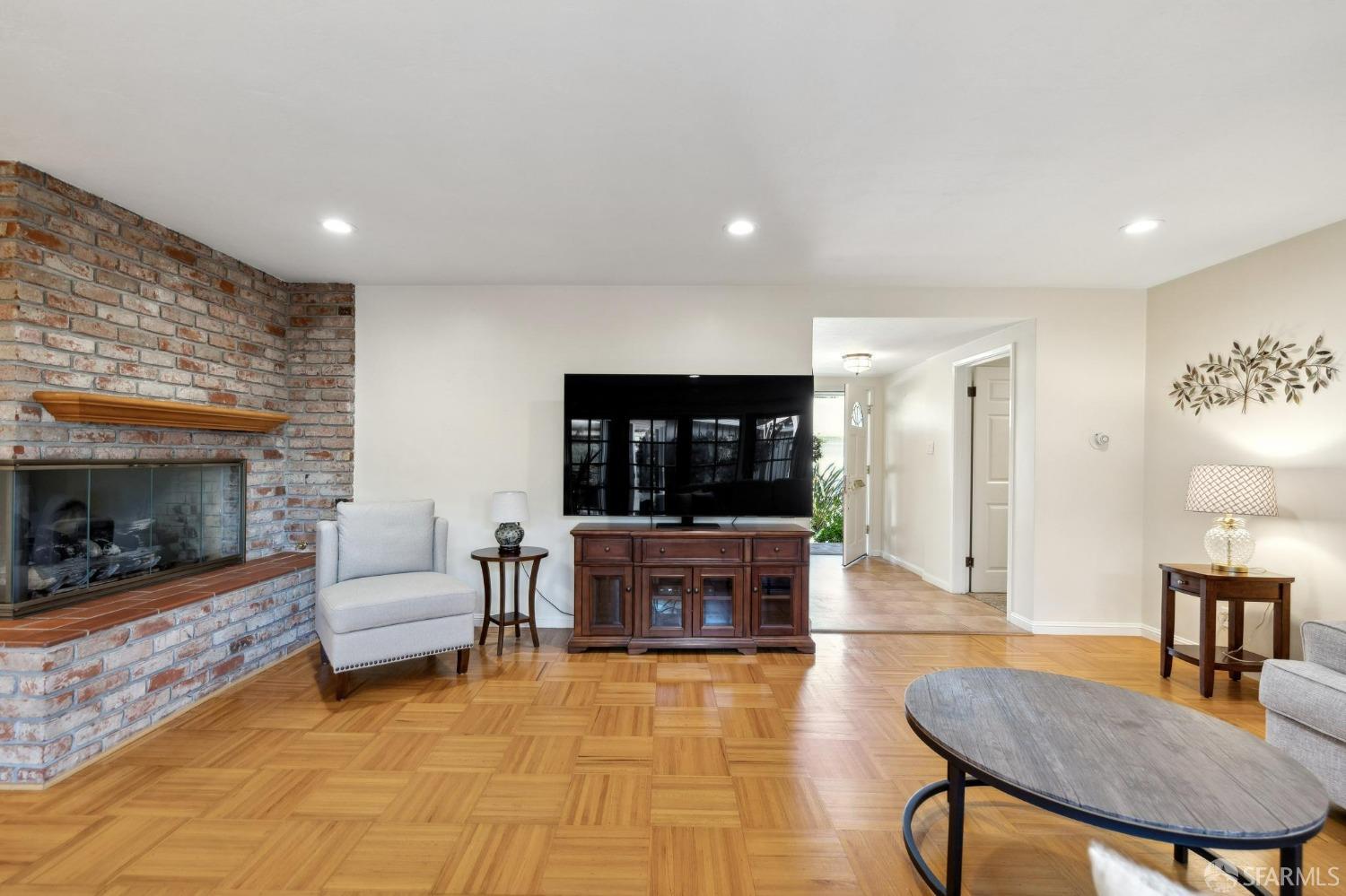 735 Pico Avenue