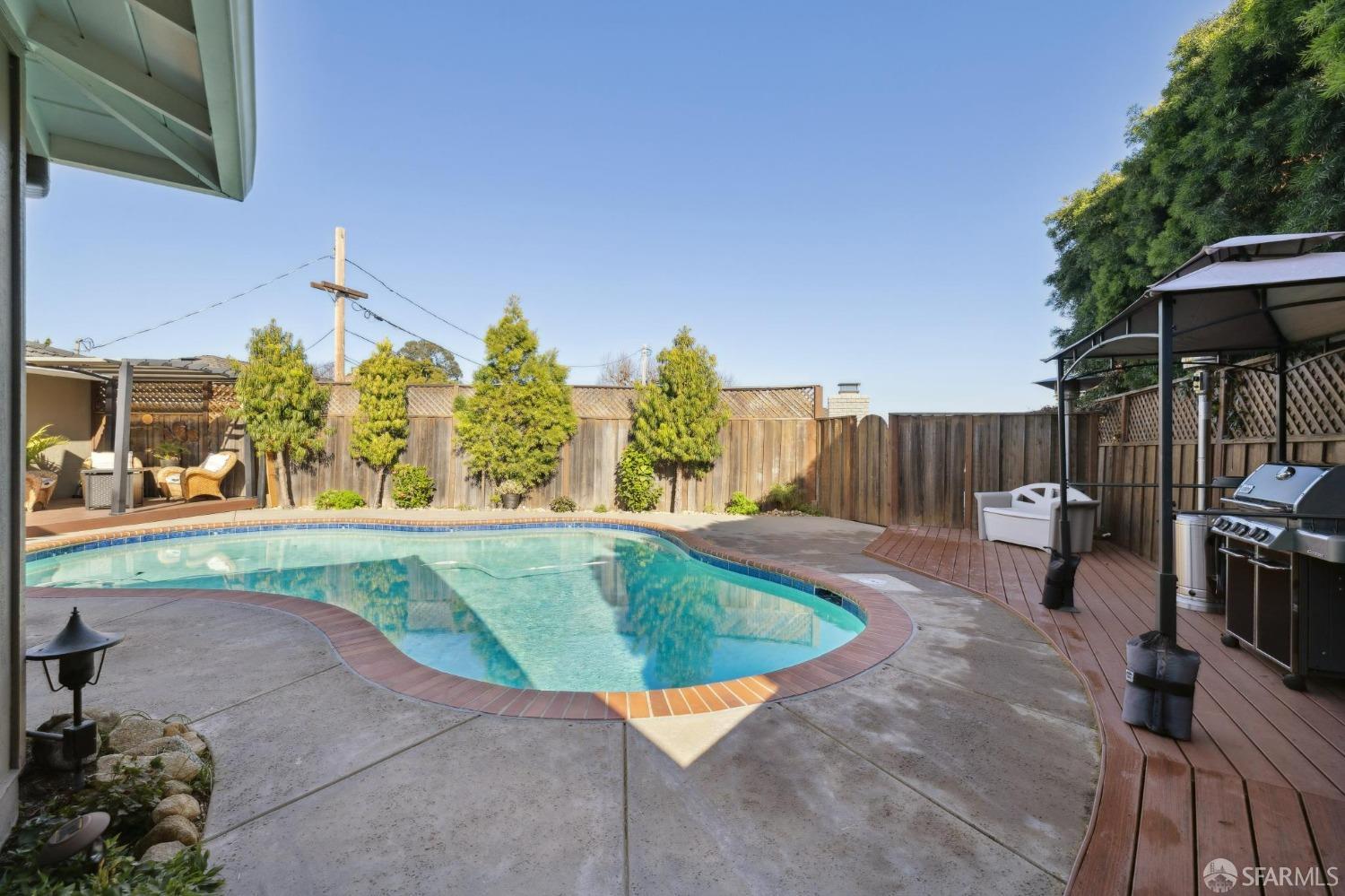 735 Pico Avenue