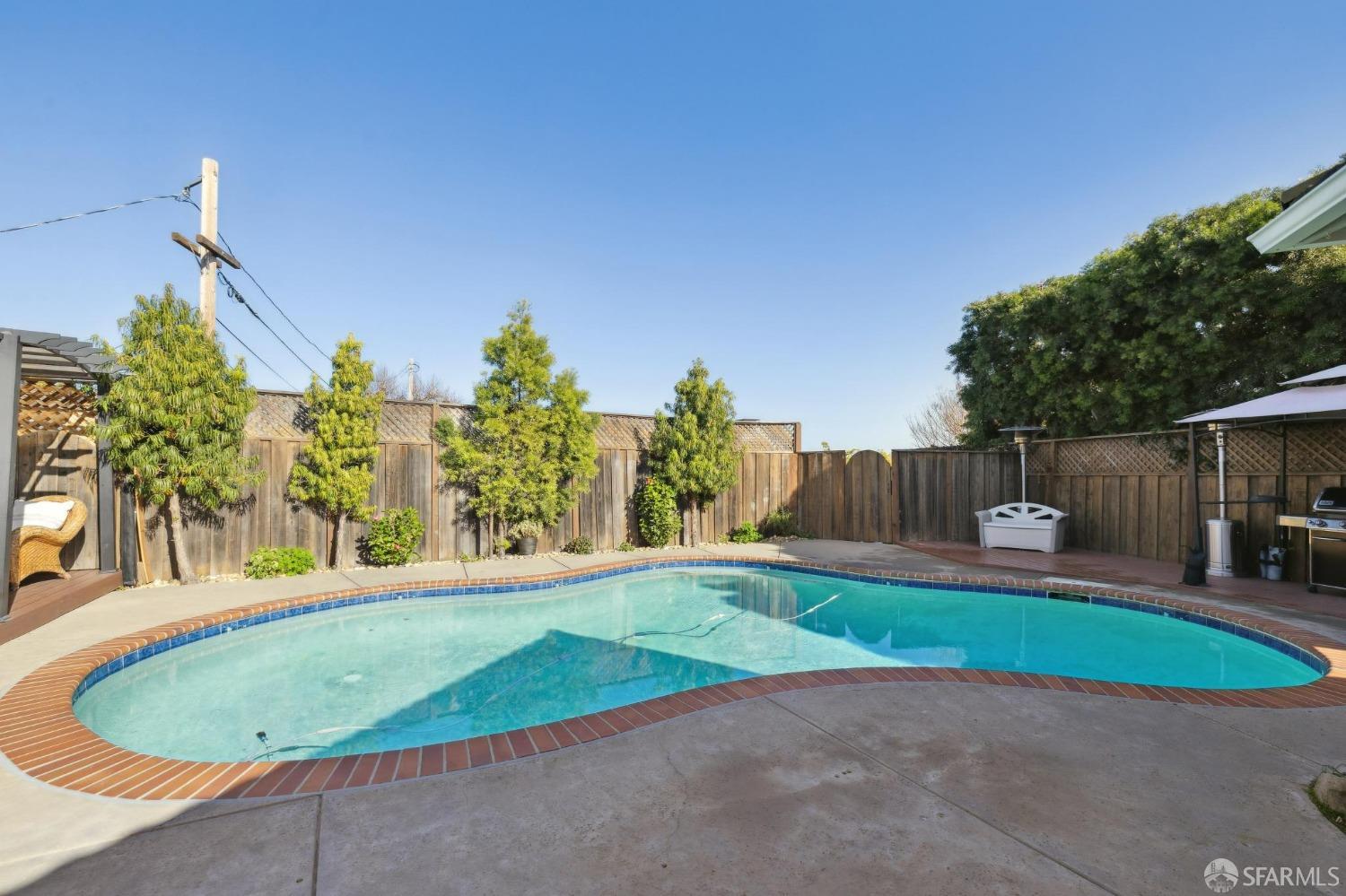 735 Pico Avenue