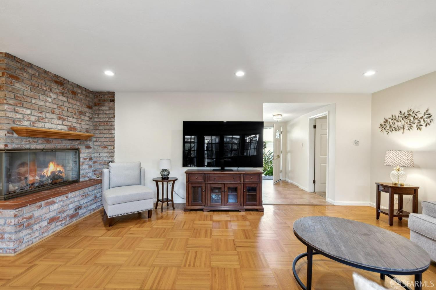 735 Pico Avenue