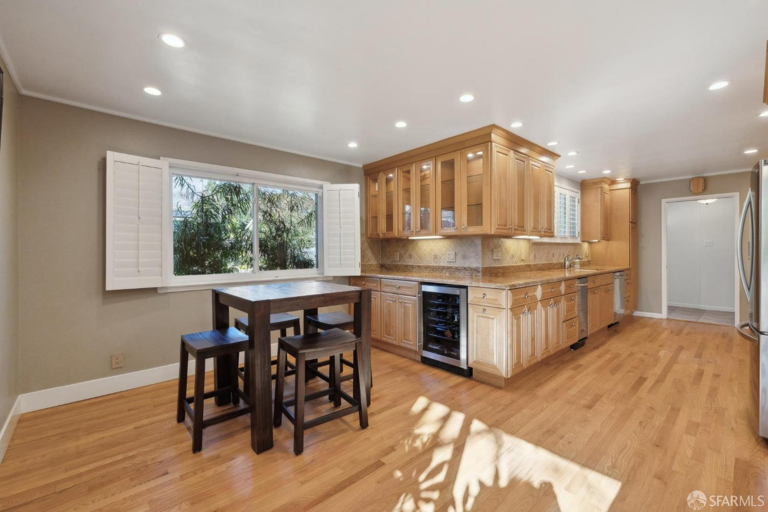 735 Pico Avenue