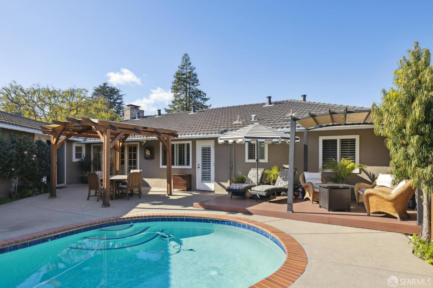735 Pico Avenue
