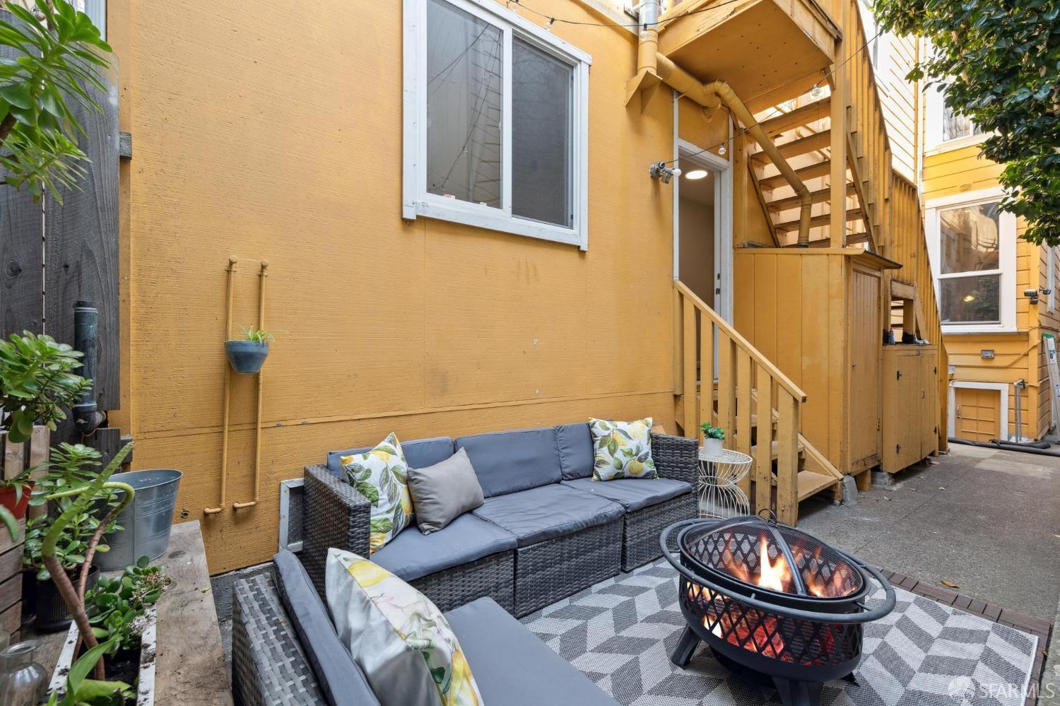 342-344 San Carlos Street