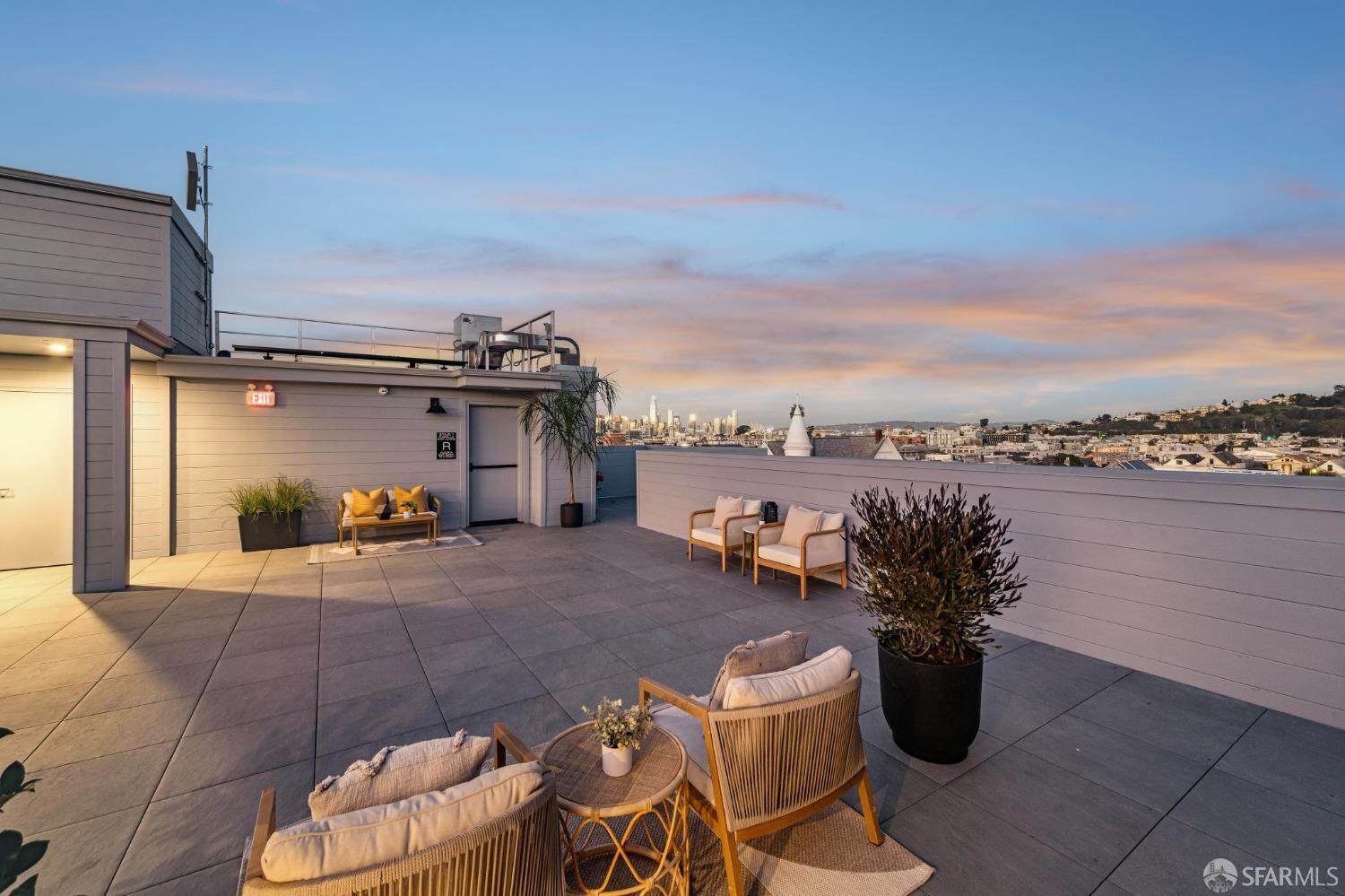 986 South Van Ness Avenue # 402