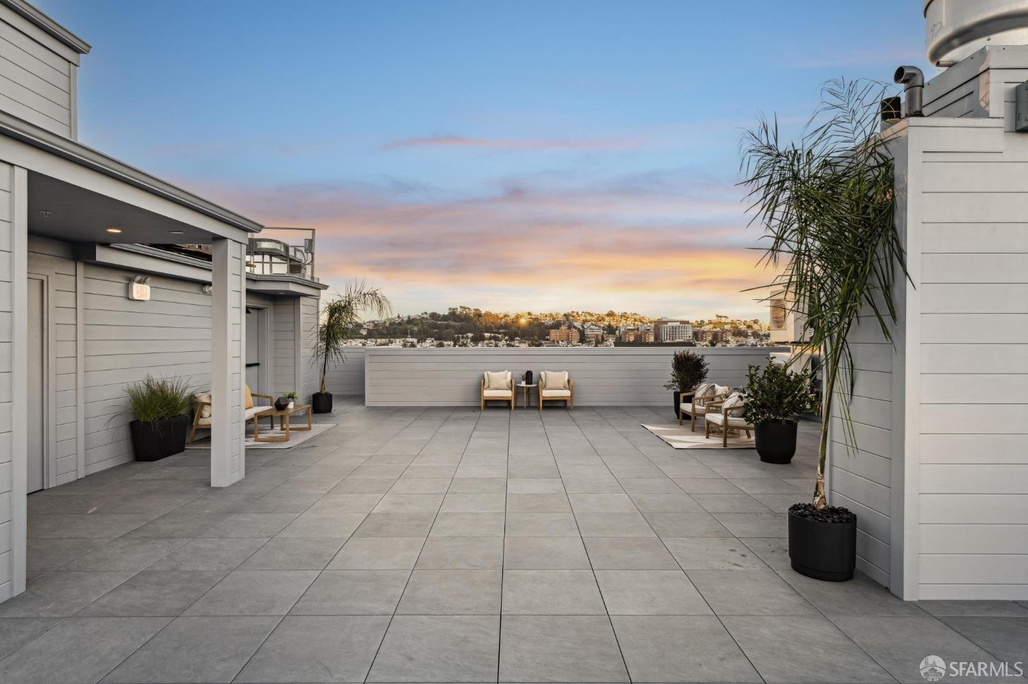 986 South Van Ness Avenue # 402