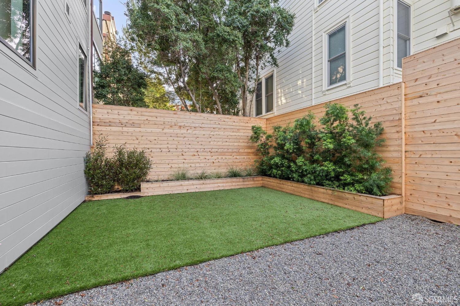 986 South Van Ness Avenue # 402