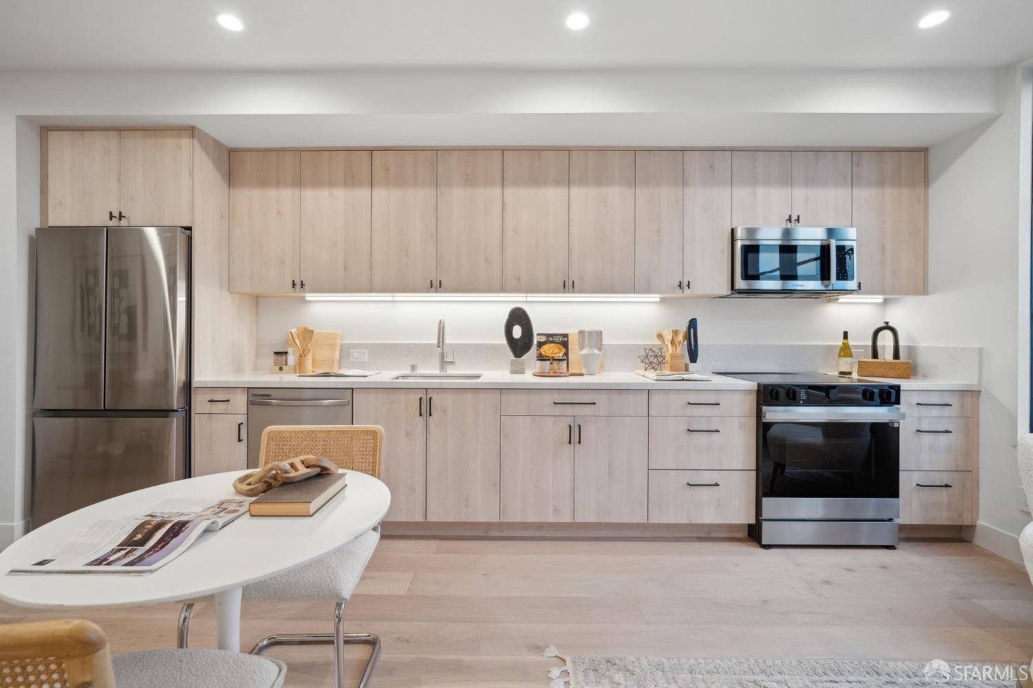 986 South Van Ness Avenue # 402