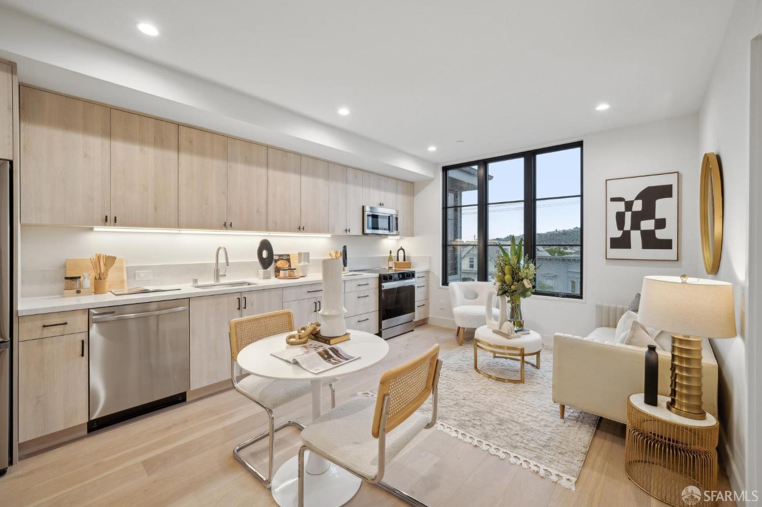 986 South Van Ness Avenue # 402