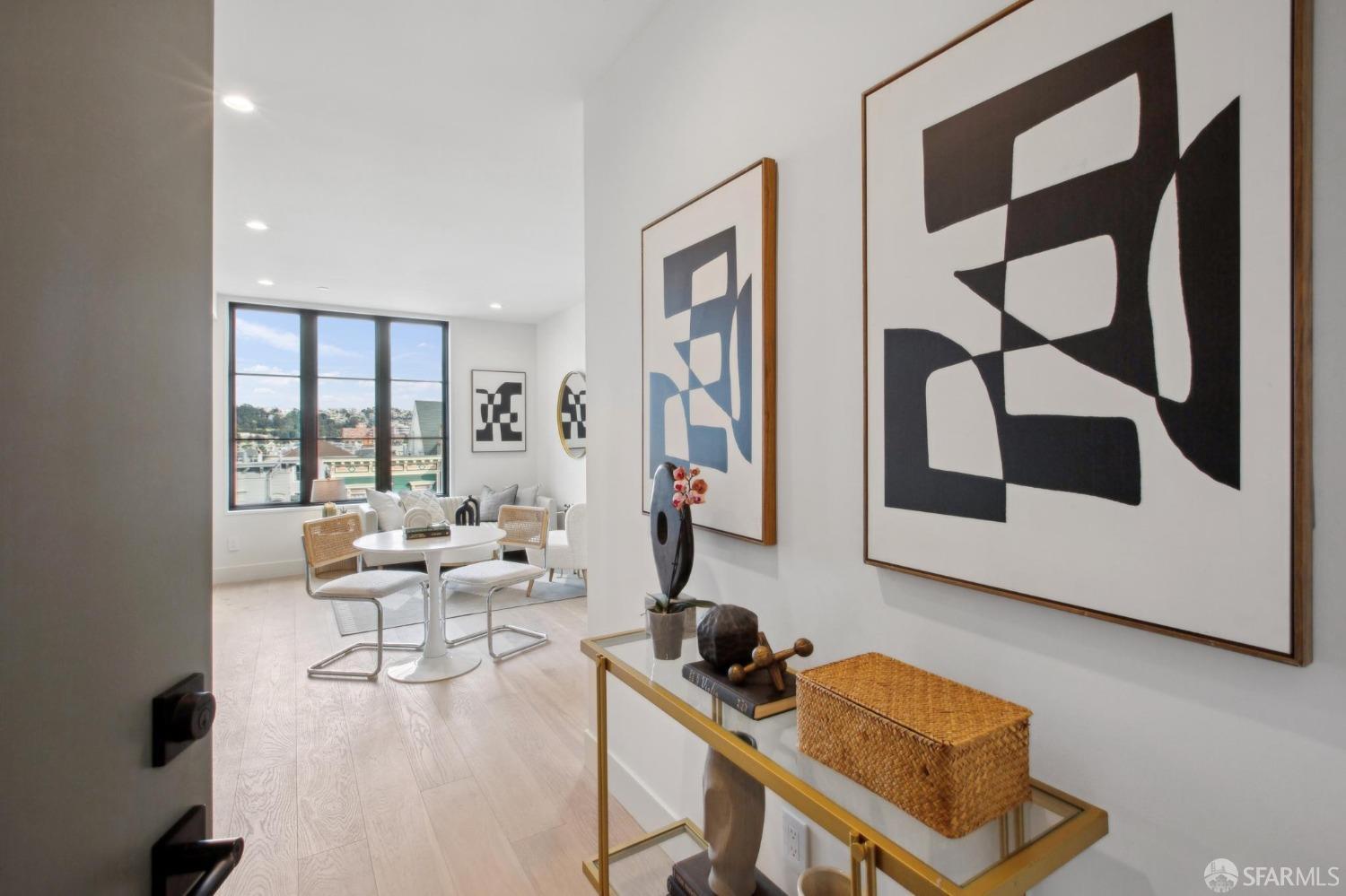 986 South Van Ness Avenue # 402