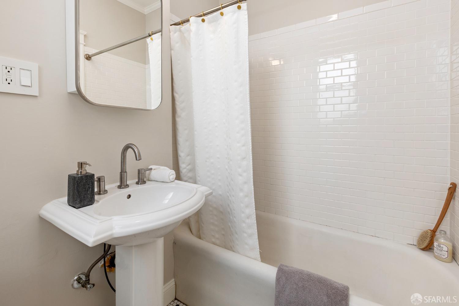 1209 Oak Street # 2