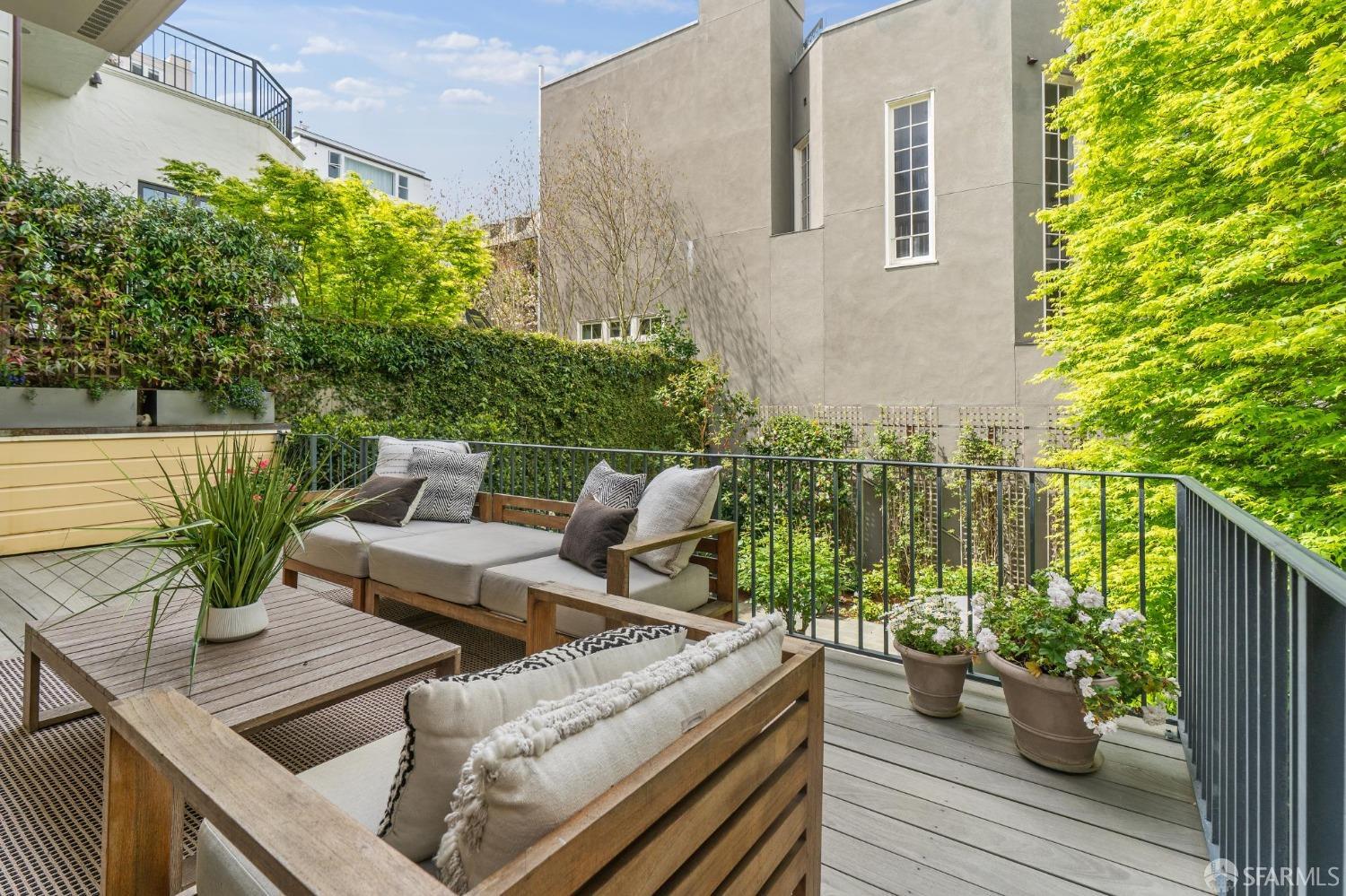 2655 Steiner Street