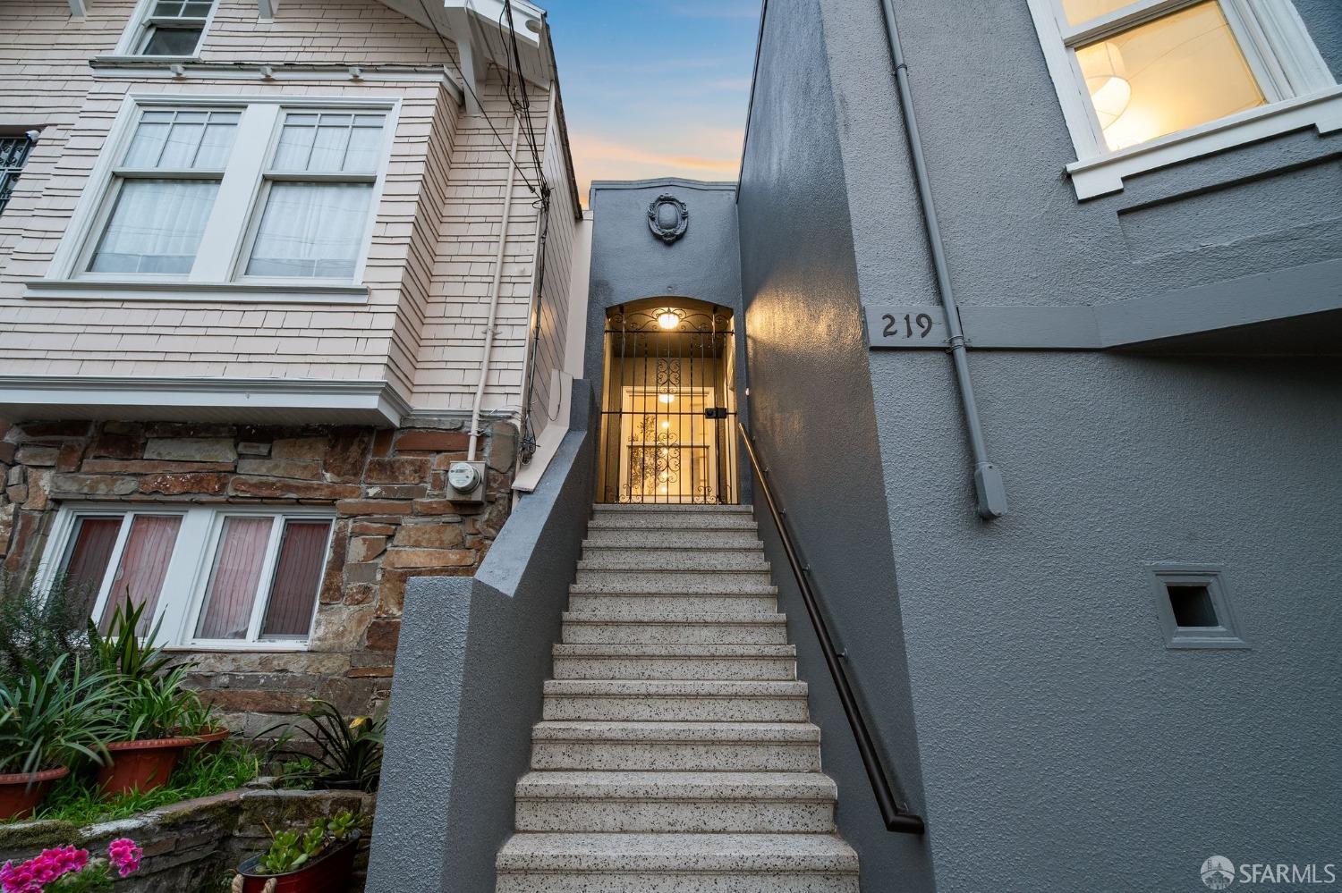 219 De Montfort Avenue
