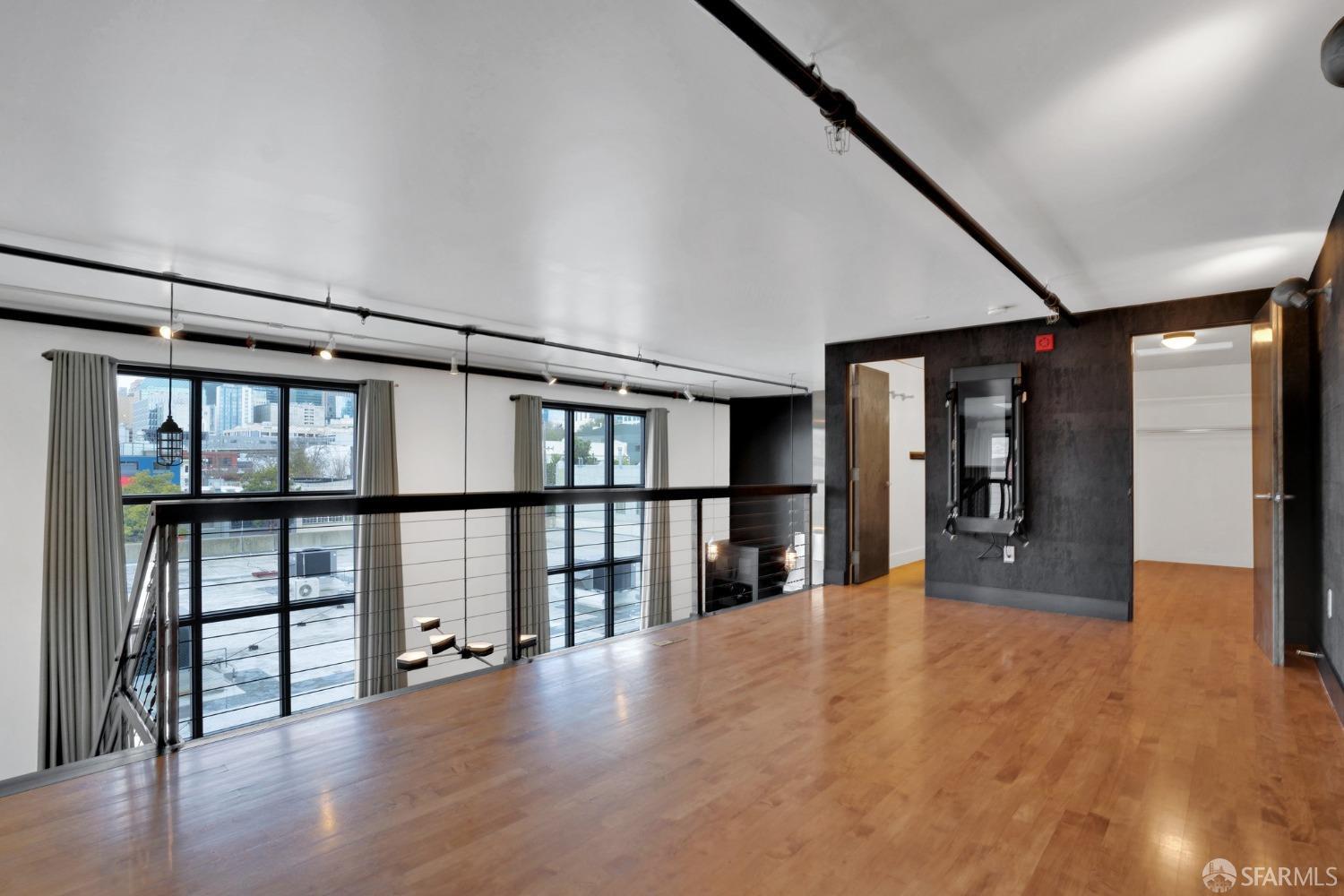 1 Clarence Place # 18