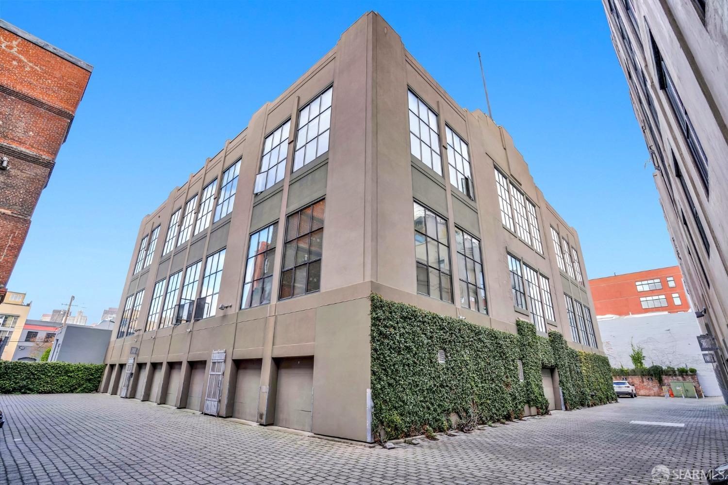 1 Clarence Place # 18