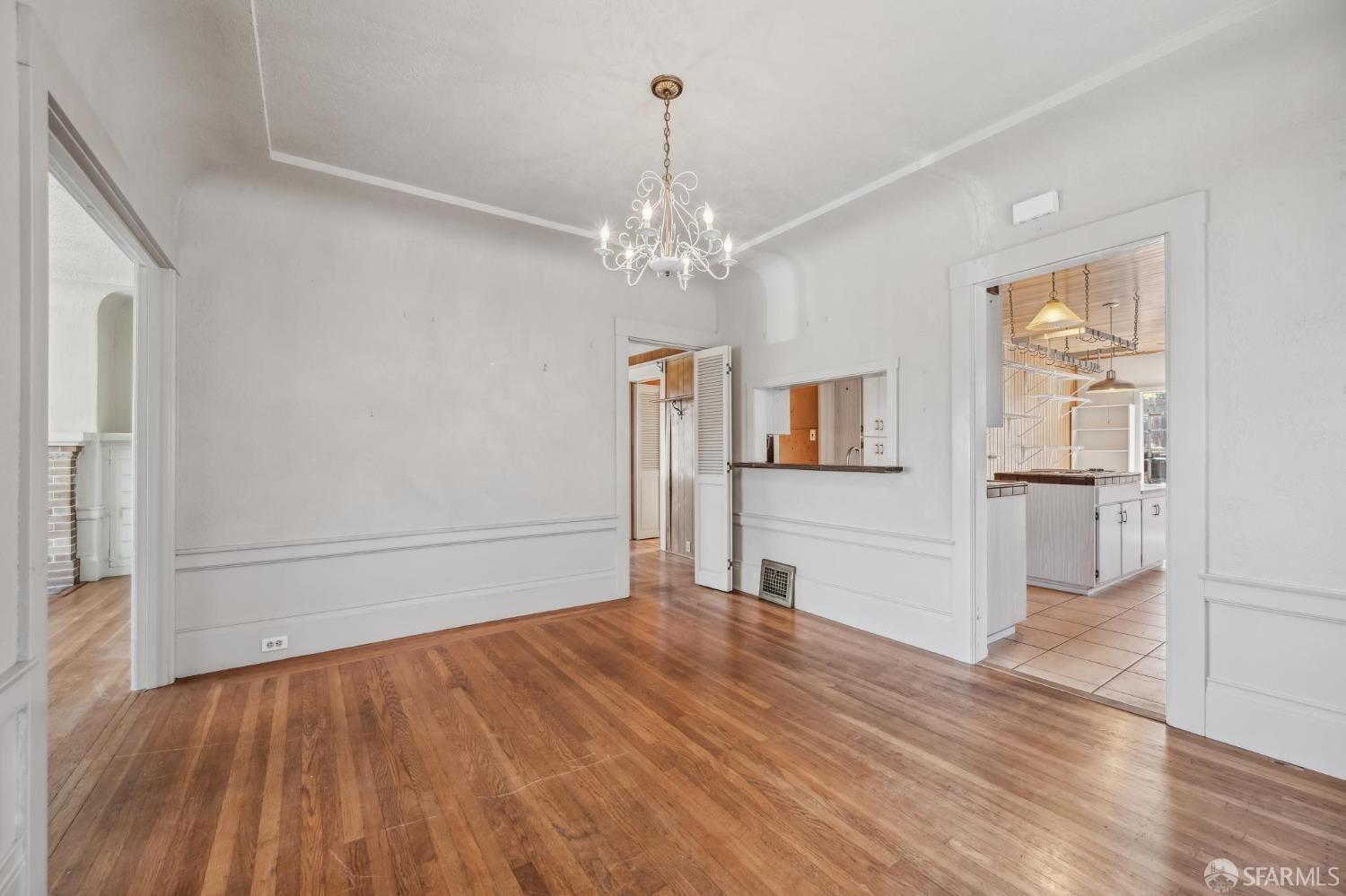 323 Chicago Way