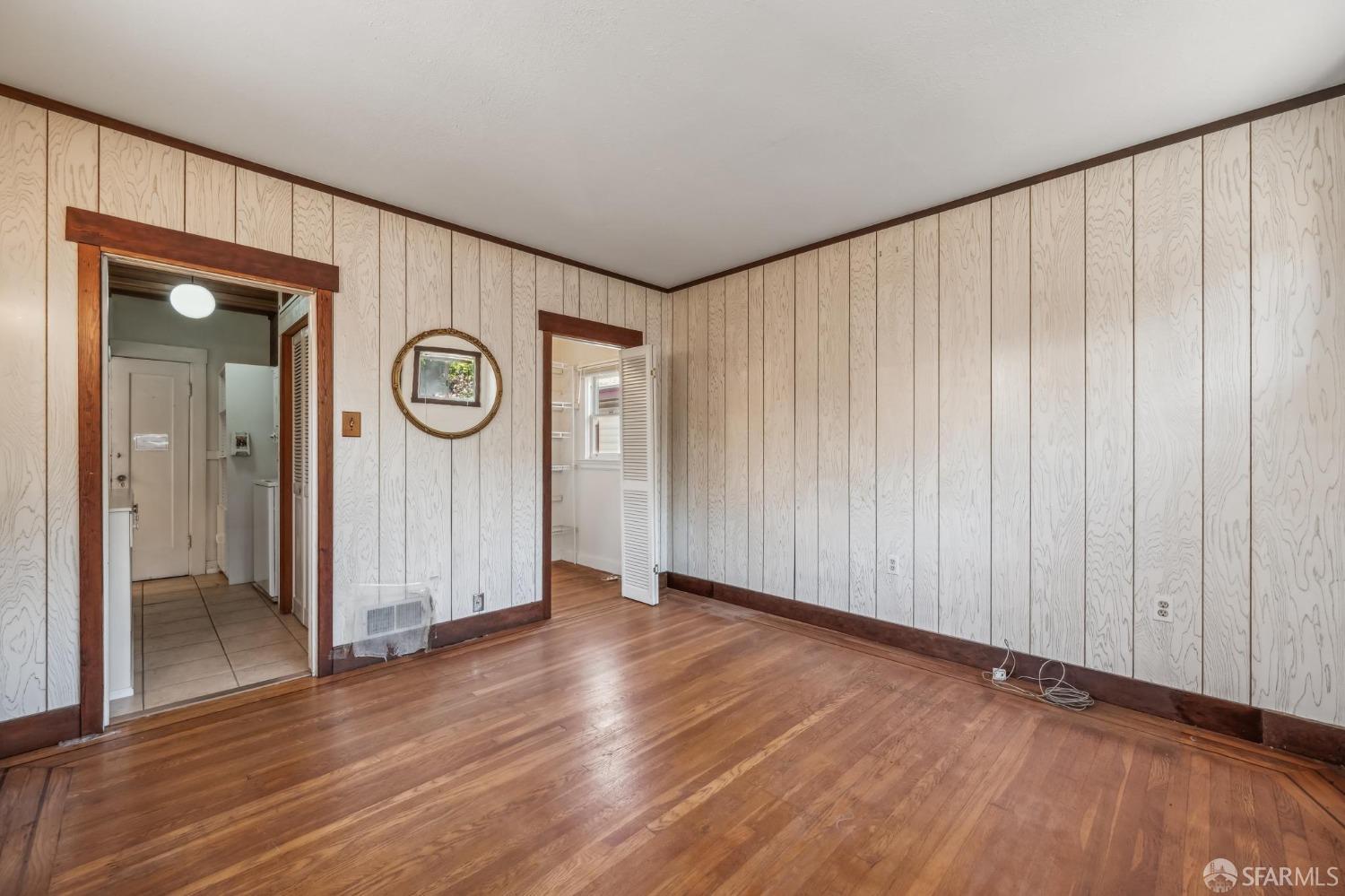 323 Chicago Way