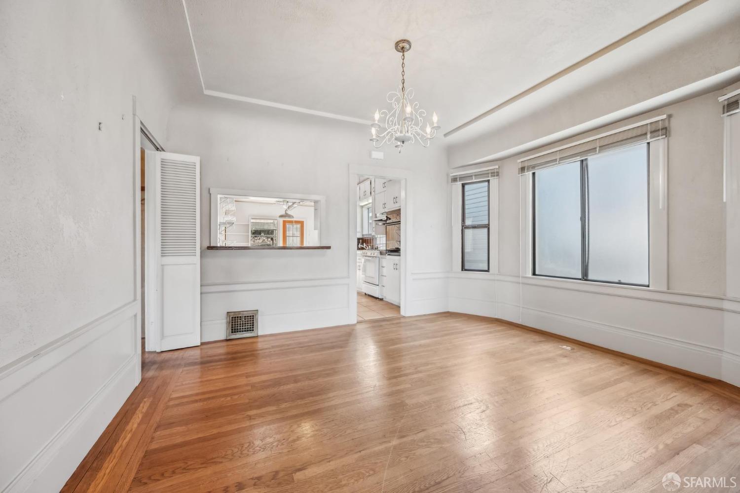 323 Chicago Way