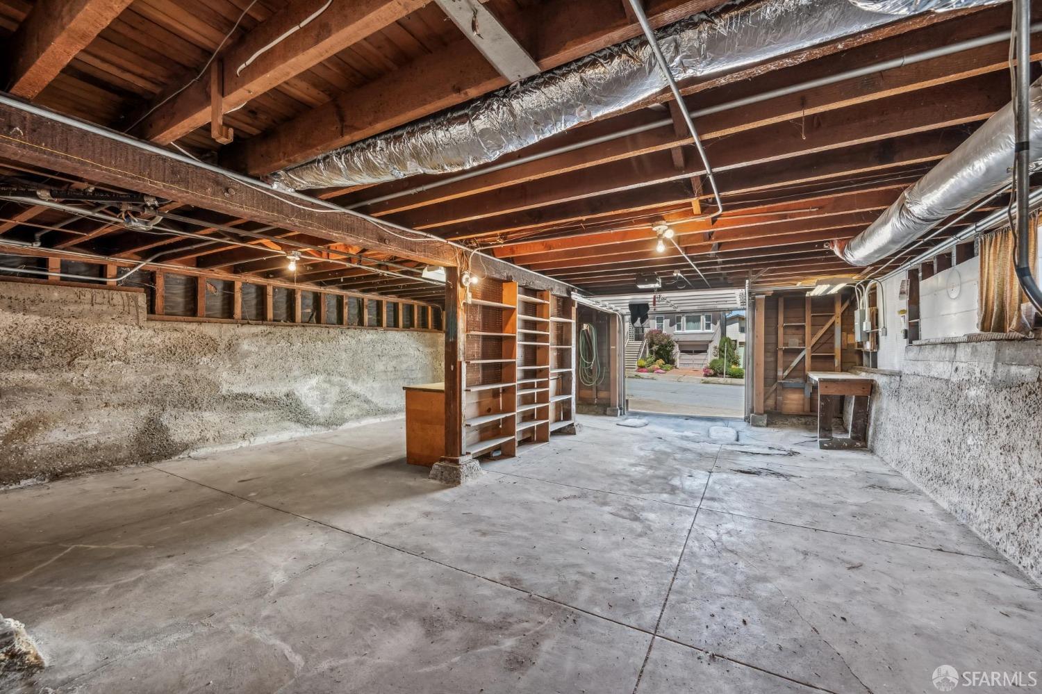 323 Chicago Way