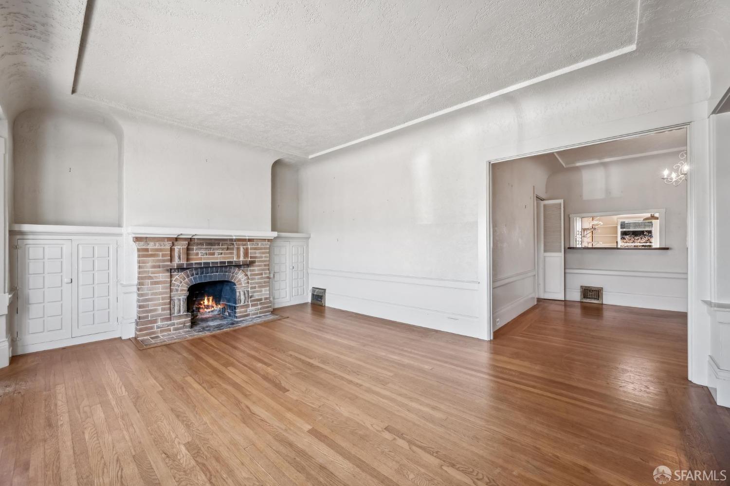 323 Chicago Way