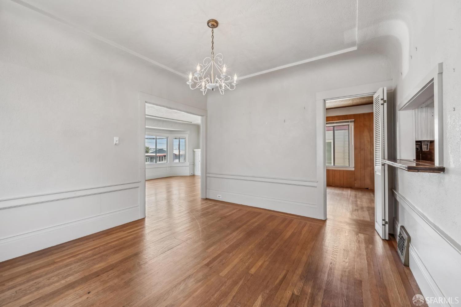 323 Chicago Way