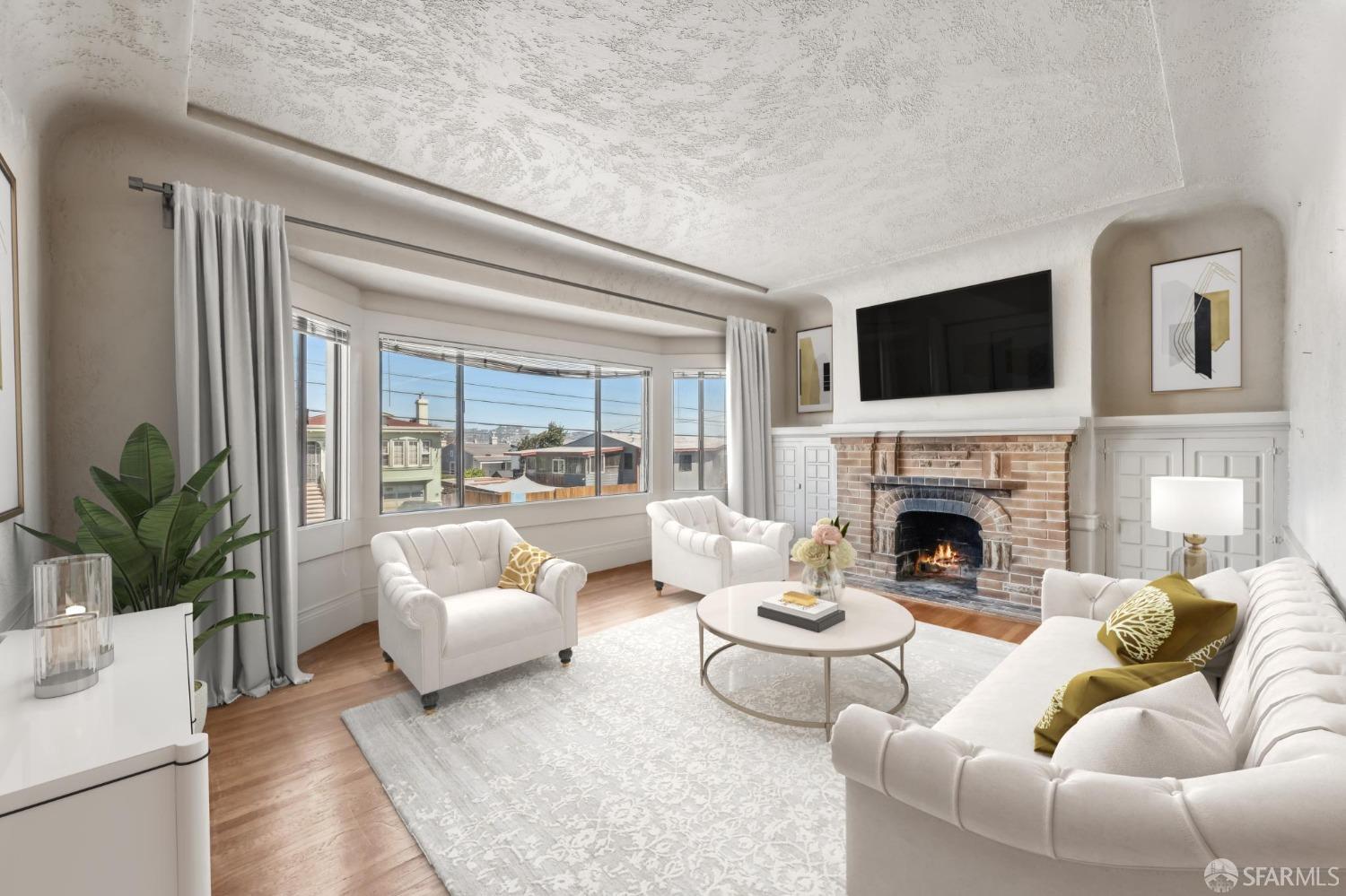 323 Chicago Way