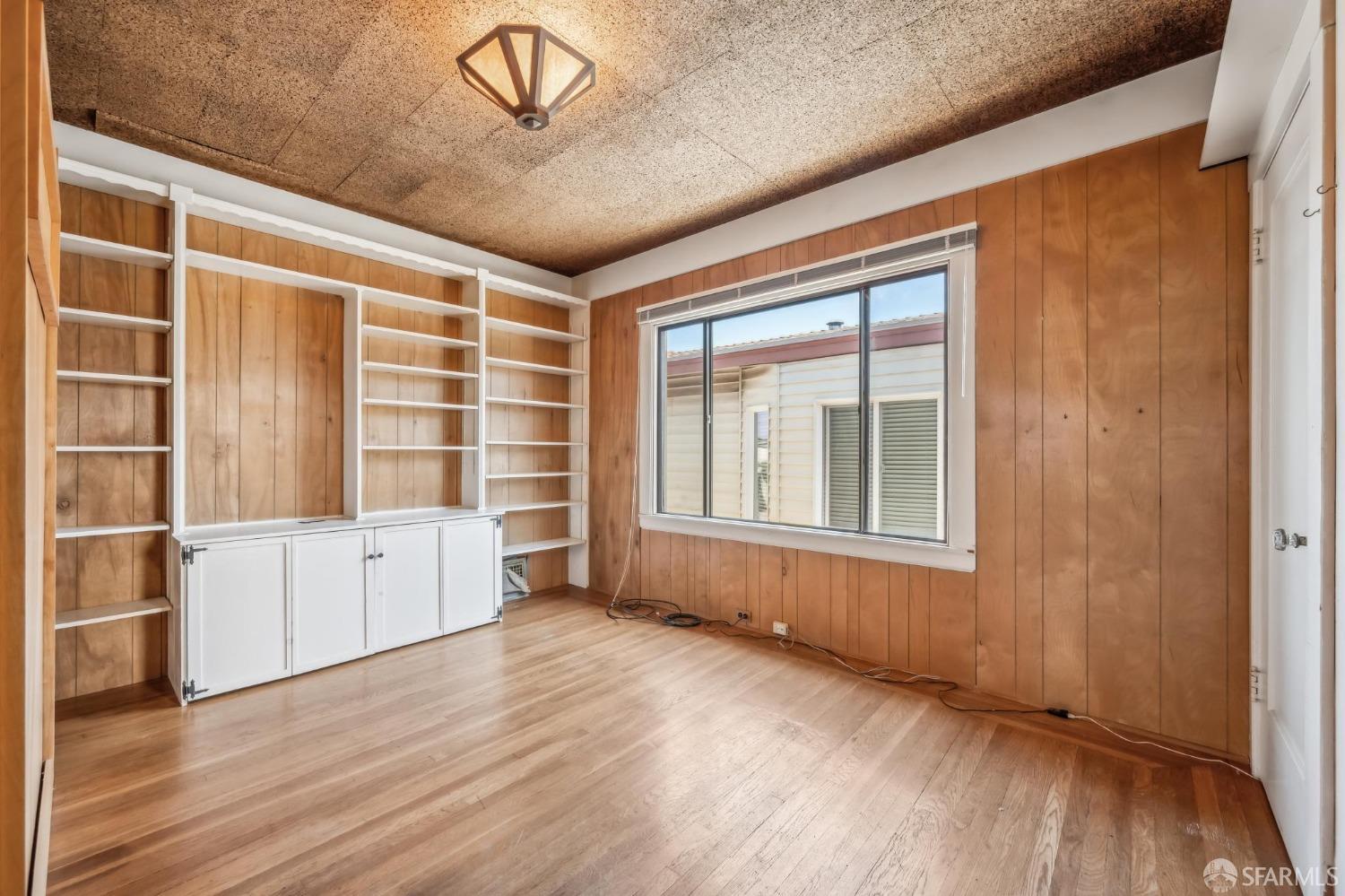 323 Chicago Way