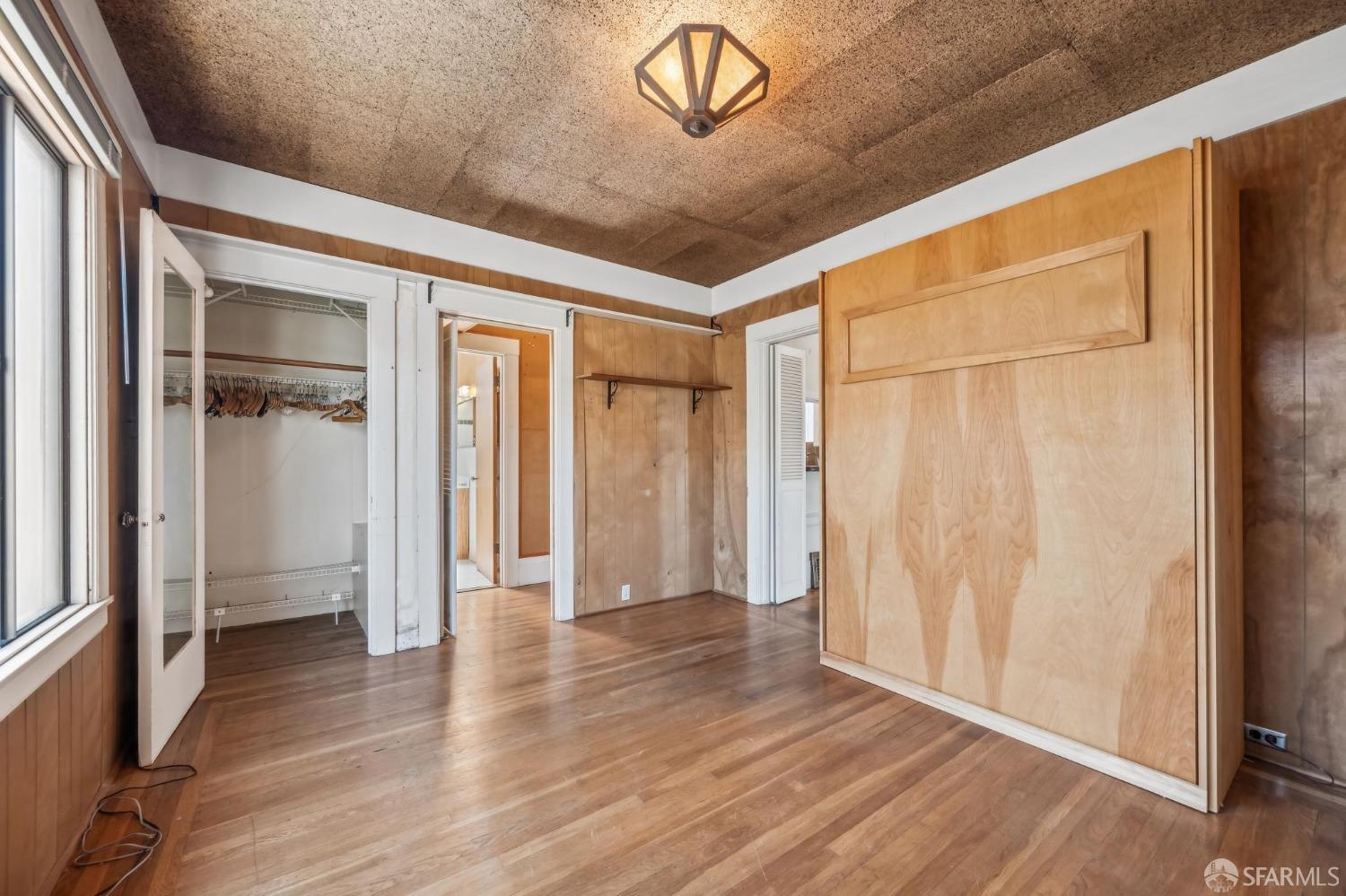 323 Chicago Way