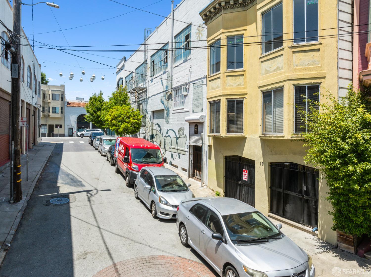 19 Moss Street