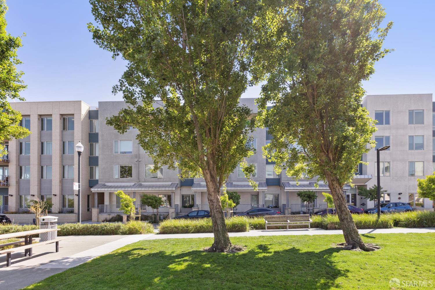 100 Avocet Way