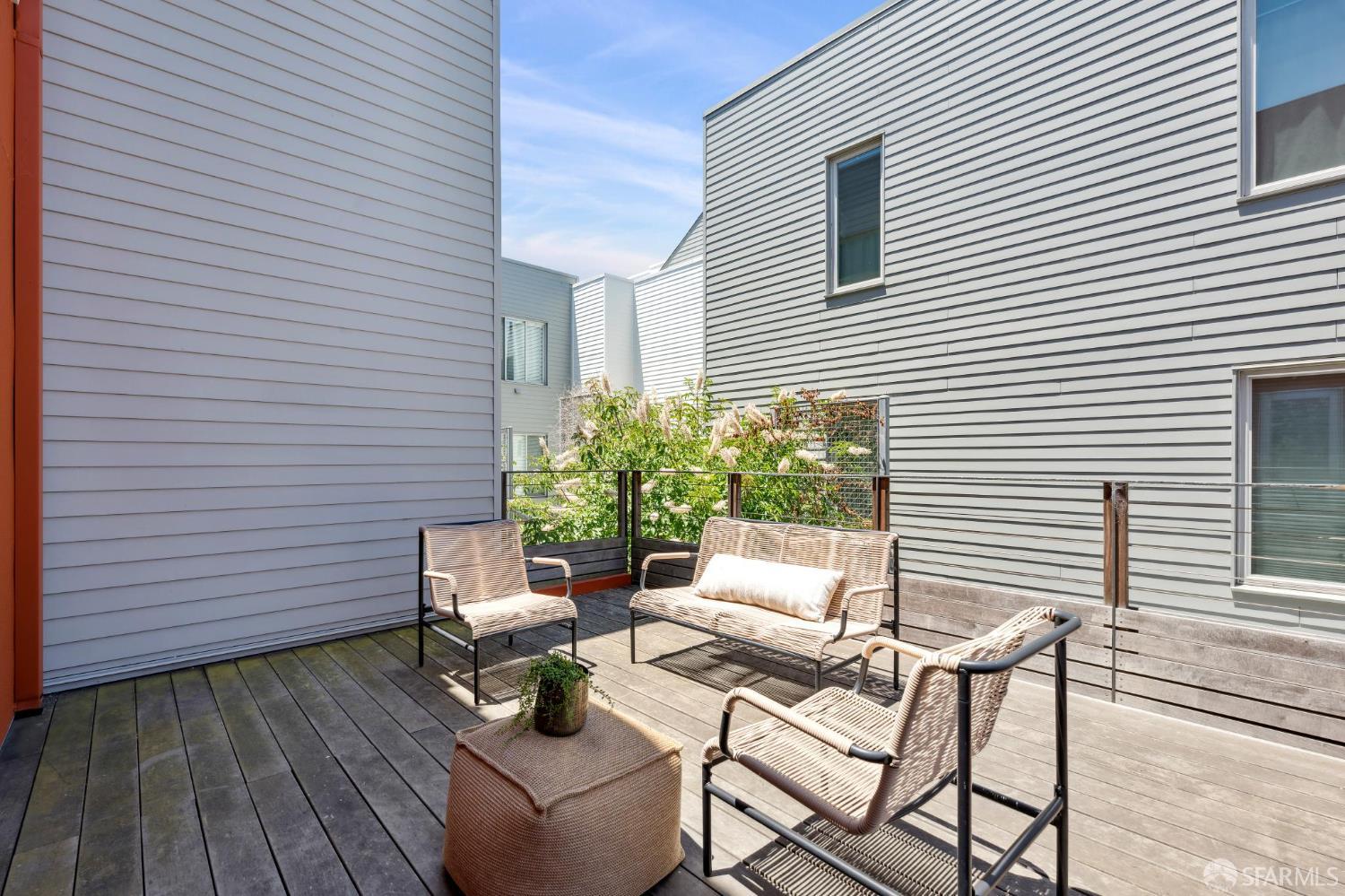 100 Avocet Way