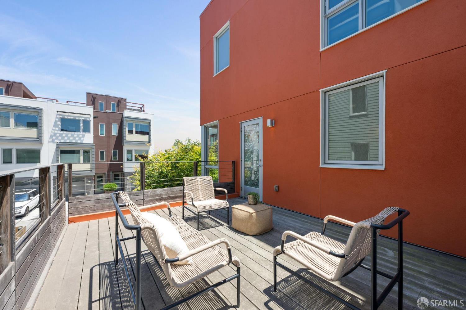 100 Avocet Way