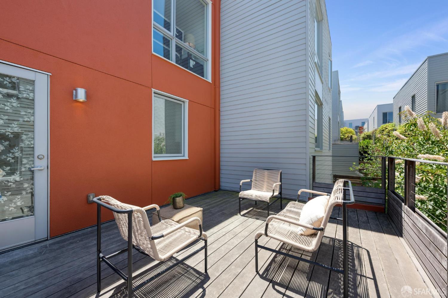 100 Avocet Way