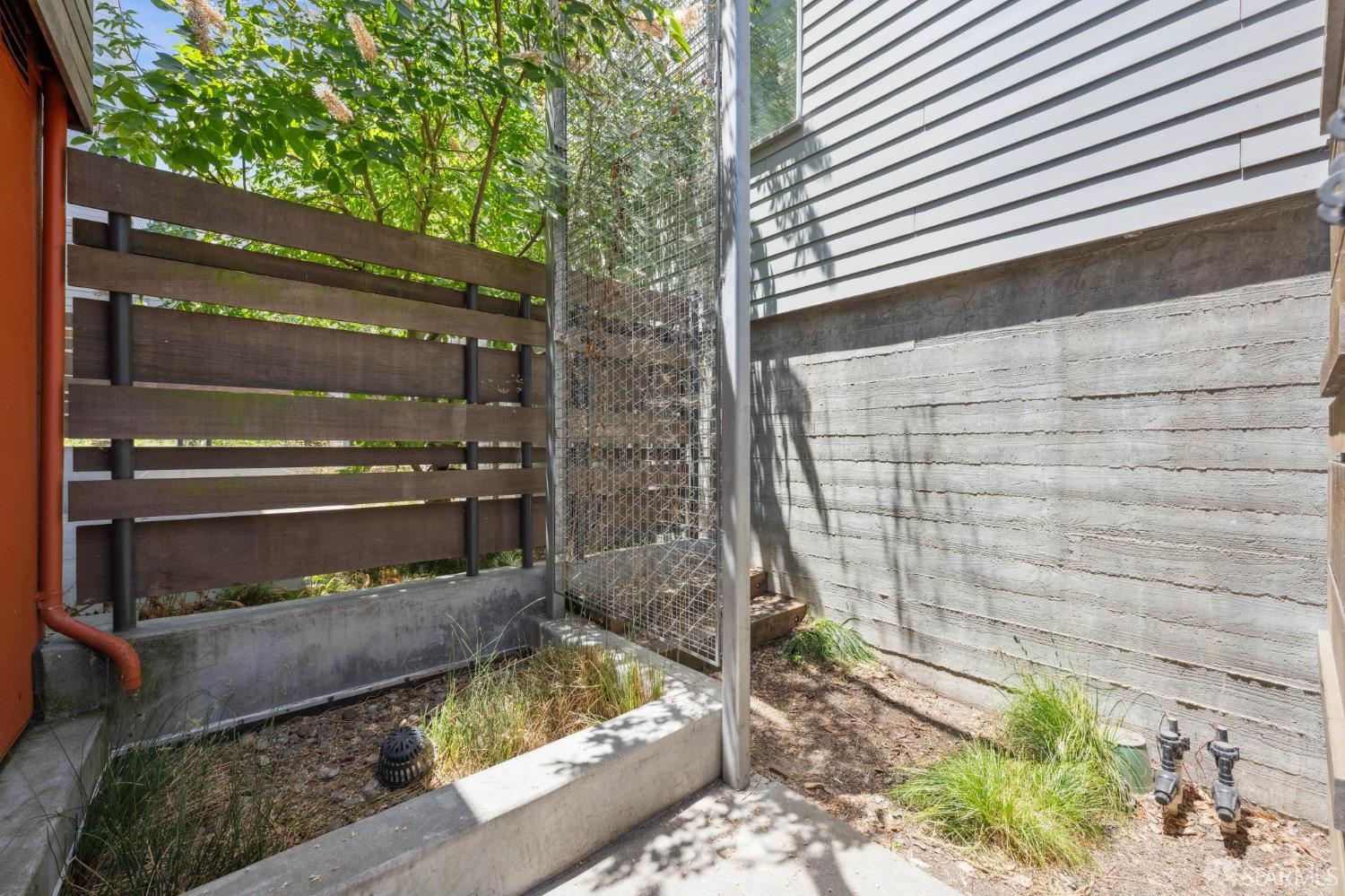 100 Avocet Way