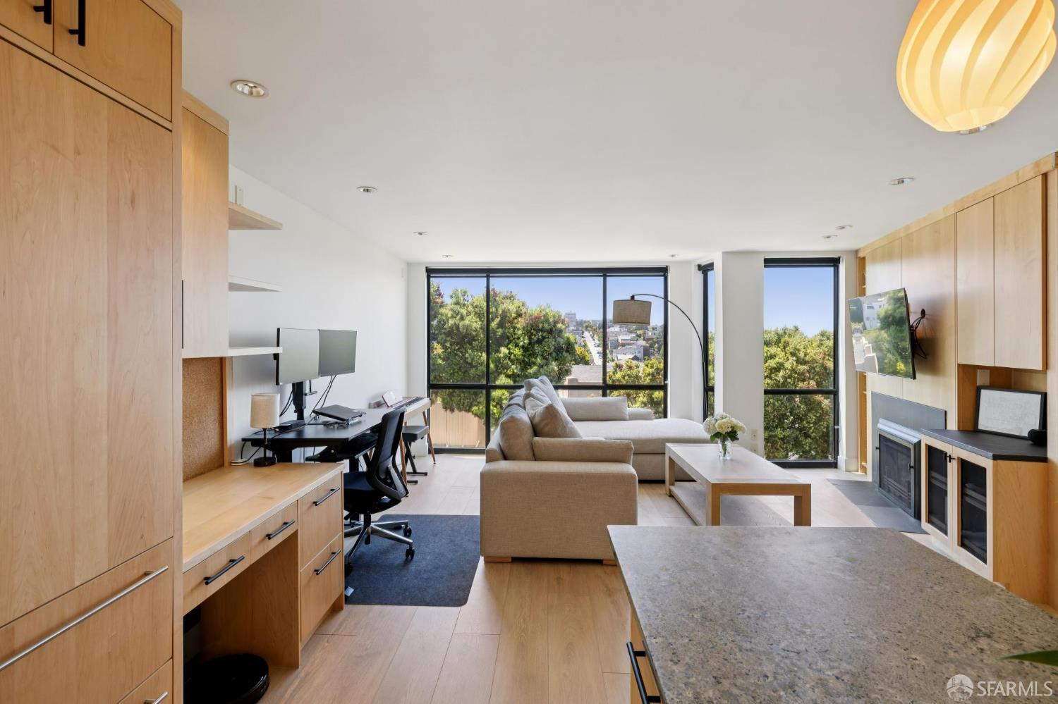 2295 Vallejo Street # 405