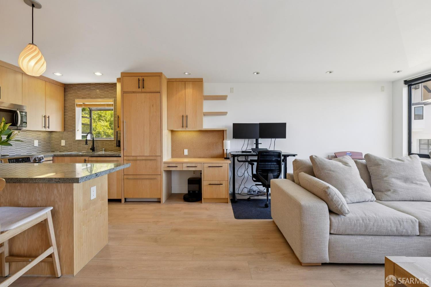 2295 Vallejo Street # 405