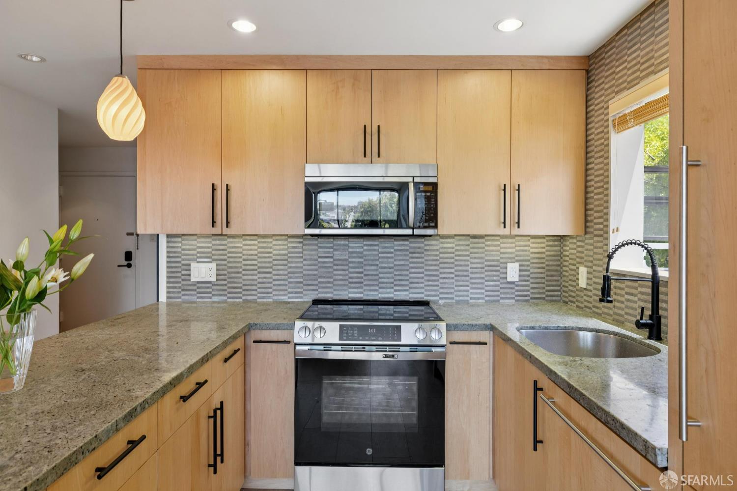 2295 Vallejo Street # 405