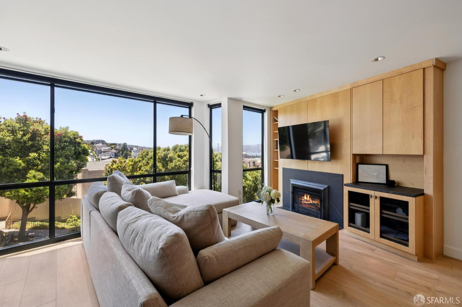2295 Vallejo Street # 405